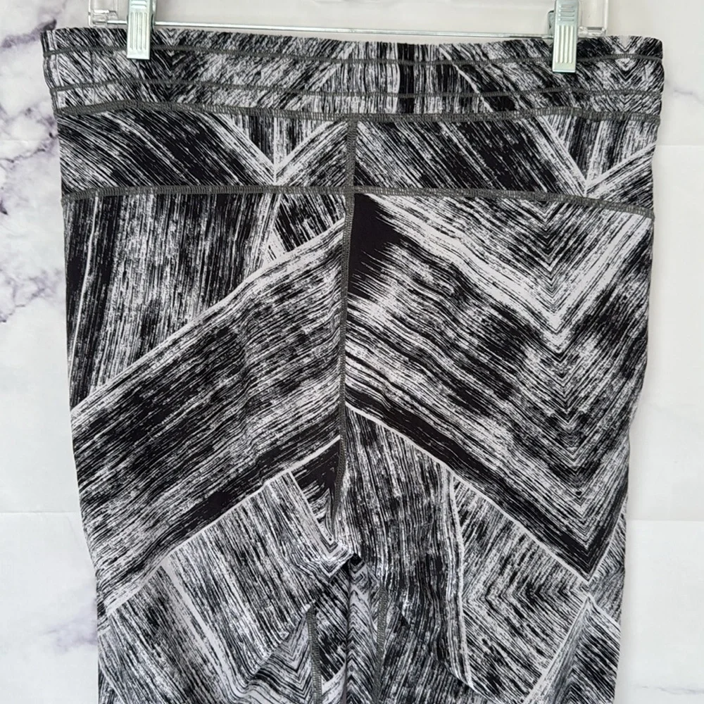 LULULEMON Jet Crop Full-On Luon Heat Wave White Black Size 6